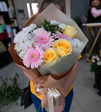 Букет цветов из:  Герберы, Розы и Хризантемы в Бирево