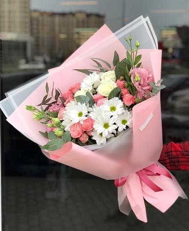 Букет цветов из: Розы, Лизиантусы и Хризантемы в Бирево